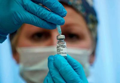 Covid-19: Rússia pede aprovação emergencial para uso de vacina
