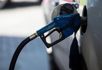 Redução no preço do litro da gasolina começa a valer nesta 3ª feira