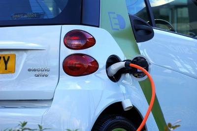 Venda de carros elétricos aumentou 65% nos primeiros meses do ano