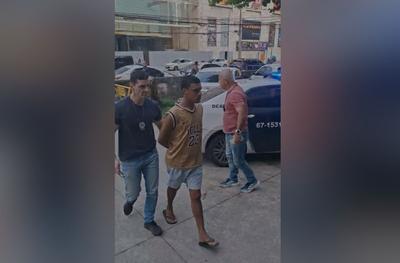 Vendedor é preso após cobrar R$ 10 mil por churrasquinho de turista no Rio