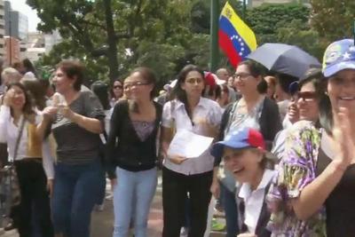Venezuelanos voltam a protestar contra o governo de Nicolás Maduro 