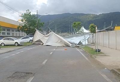 Ventos fortes causam quedas de árvores e destelhamentos em Florianópolis
