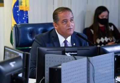 Veto de Bolsonaro em isenção a empresas vira impasse no Congresso