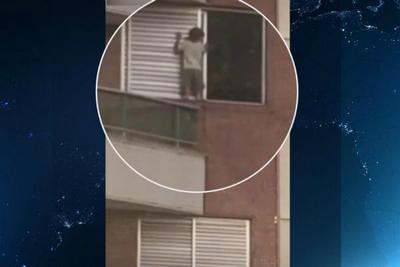 Vídeo: Criança anda em beiral de janela a 30 metros de altura