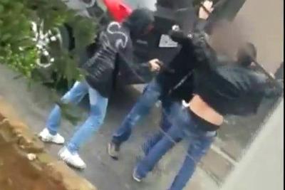 Vídeo flagra menores assaltando família na porta de casa em São Paulo