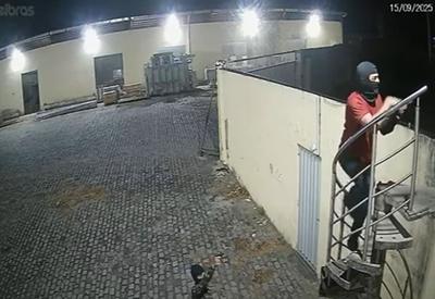 Vigia reage a assalto e mata dois criminosos dentro de empresa em Fortaleza (CE)