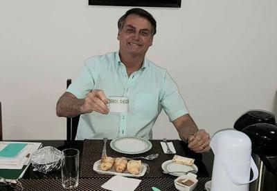"Viverei por muito tempo", diz Bolsonaro após apresentar melhora