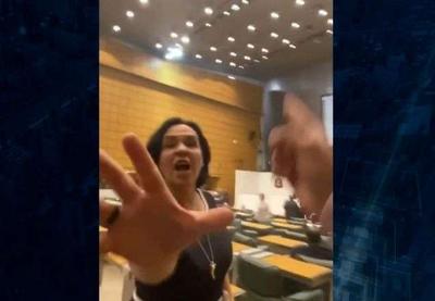 Votação na Assembleia de São Paulo termina em confusão entre deputados