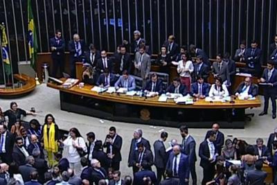 Votação na Câmara começou favorável ao presidente Temer