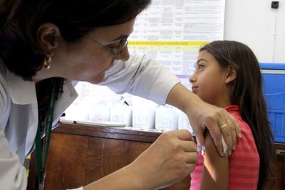 Saiba quem tem direito a se vacinar gratuitamente contra o HPV, que pode causar câncer