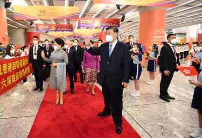 Xi Jinping visita Hong Kong para 25º aniversário do retorno da região ao controle chinês