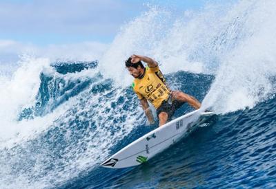 Yago Dora supera americano Griffin e conquista mundial de surfe pela primeira vez 