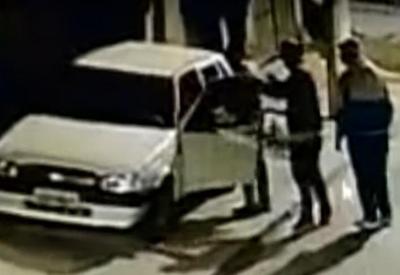 Três criminosos furtam carro na zona sul de São Paulo