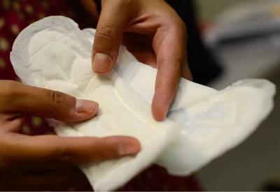 Justiça dá 15 dias para governo apresentar plano sobre programa de distribuição de absorventes