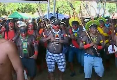 Indígenas montam acampamento para série de protestos em Brasília