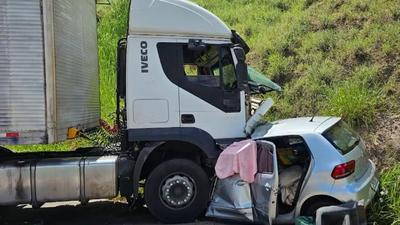 Câmera de caminhão registra acidente impressionante com quatro mortes em MG