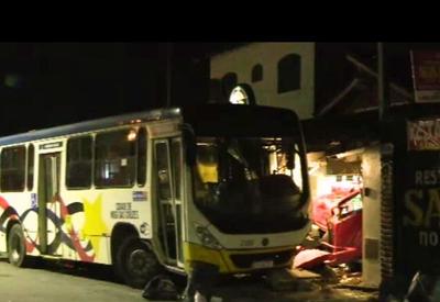 Vídeo: Acidente envolvendo 4 veículos deixa 14 pessoas feridas em São Paulo