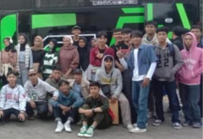 Ônibus de turismo escolar tomba e deixa cerca de 11 mortos na Indonésia