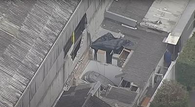 VÍDEO: carro estacionado em garagem cai sobre casa no centro de São Paulo