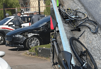 Motorista atropela três ciclistas e foge do local sem prestar socorro em SP