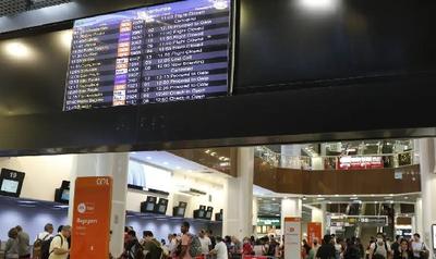 Aeroporto de Guarulhos tem voos desviados após interferência de drones