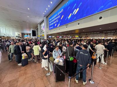 Suspeito por ataque cibernético que interrompeu operações em aeroportos da Europa é preso na Inglaterra