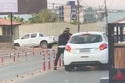 Motorista é agredido com criança de 2 anos no carro no DF