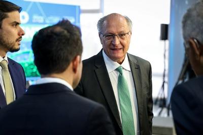 Tarifaço de Trump: Alckmin diz que família Bolsonaro trabalha contra o interesse do Brasil