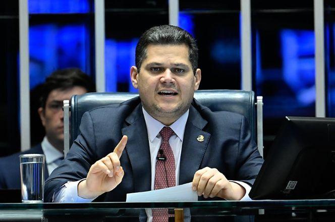 Com prefeitos em Brasília, Alcolumbre quer votar desbloqueio de repasses a pequenas cidades