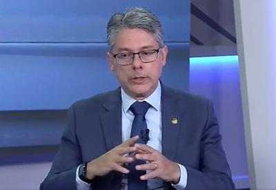 ”É muito evidente que caso Master é uma lavanderia de dinheiro”, afirma senador Alessandro Vieira