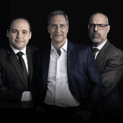 Moraes determina bloqueio de perfis de revista de Allan dos Santos e Lacombe