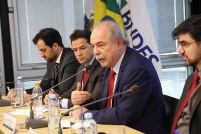 Tarifaço: empresas com perda de faturamento acima de 5% terão prioridade em crédito de R$ 30 bilhões