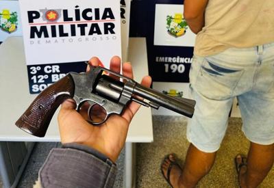 Diretora de escola no Mato Grosso encontra arma em mochila de criança de oito anos 