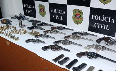 Comerciante é preso por tráfico internacional de armas em Diadema (SP); suspeito mantinha arsenal em brechó