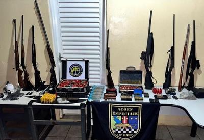 Arsenal em casa: idoso de 71 anos é preso por comércio ilegal de armas 