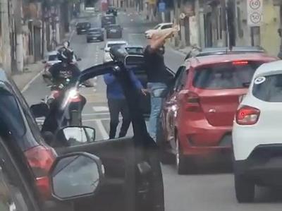 VÍDEO: criminosos fazem arrastões em série no Rio de Janeiro