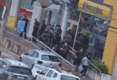 Réfens de assalto a banco na Grande SP são liberados e 3 criminosos são presos