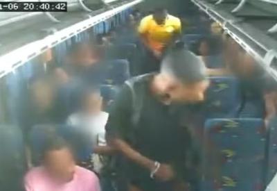 Assalto a ônibus na Avenida Brasil (RJ) deixa passageiros aterrorizados