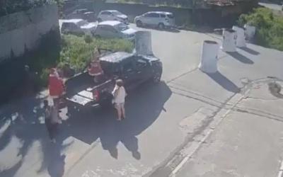 Bandidos assaltam Papai Noel em Guarujá; veja vídeo