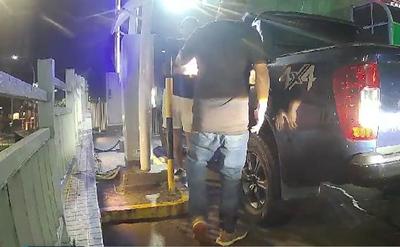 VÍDEO: assessor parlamentar foi baleado à queima-roupa e pelas costas por policial no Rio
