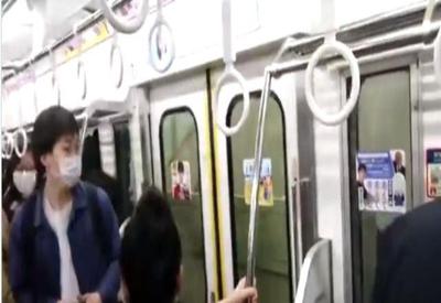 Homem fantasiado de Coringa fere 17 pessoas em um ataque a trem no Japão