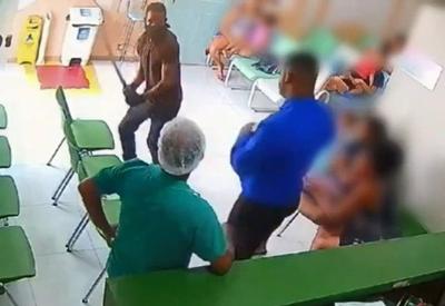 Homem invade pediatria de hospital e ataca funcionário com espada samurai 