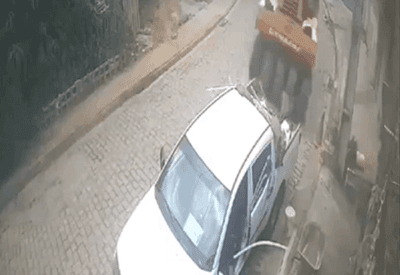 Vídeo: Homem morre após ser atropelado por rolo compressor no RJ