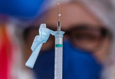 Após falta de vacinas da covid-19, governo inicia distribuição de novas doses 