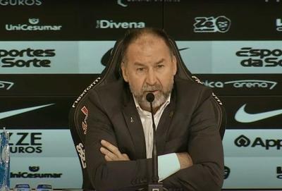 "O que fazem fora do Corinthians não cabe a mim", diz Augusto Melo sobre investigações