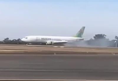 VÍDEO: Avião Boeing 737 faz pouso de emergência em Viracopos após pneu estourar