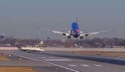 VÍDEO: Avião comercial quase colide com jato em aeroporto de Chicago (EUA)