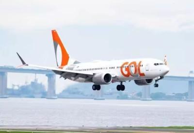 Avião da Gol colide com ave durante decolagem em Santa Catarina