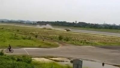 Vídeo: Piloto tenta manobra de 'Top Gun', sofre acidente e morre em Bangladesh