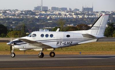 Aeronave apresenta falha no trem de pouso e queima combustível na região do Campo de Marte, em São Paulo
